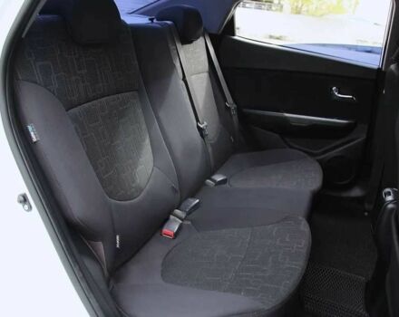 Белый Киа Рио, объемом двигателя 1.6 л и пробегом 125 тыс. км за 7900 $, фото 7 на Automoto.ua