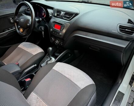 Белый Киа Рио, объемом двигателя 1.6 л и пробегом 160 тыс. км за 8250 $, фото 18 на Automoto.ua