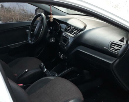 Білий Кіа Ріо, об'ємом двигуна 1.4 л та пробігом 99 тис. км за 9700 $, фото 4 на Automoto.ua