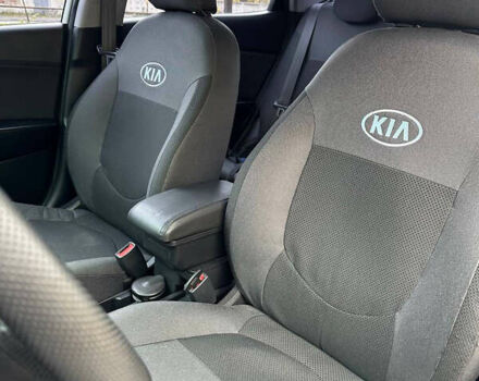 Белый Киа Рио, объемом двигателя 1.59 л и пробегом 149 тыс. км за 7800 $, фото 10 на Automoto.ua