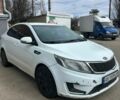 Белый Киа Рио, объемом двигателя 1.4 л и пробегом 315 тыс. км за 4999 $, фото 1 на Automoto.ua