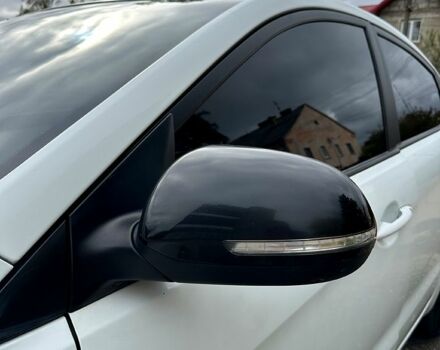 Білий Кіа Ріо, об'ємом двигуна 1.6 л та пробігом 149 тис. км за 8000 $, фото 3 на Automoto.ua