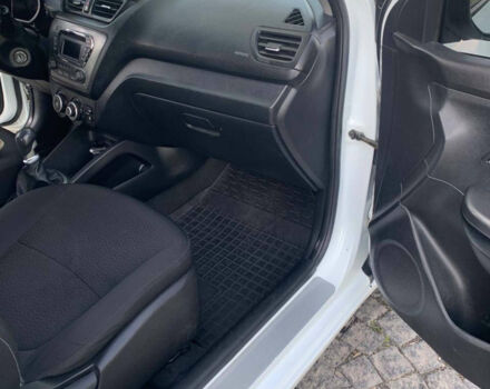 Білий Кіа Ріо, об'ємом двигуна 1.4 л та пробігом 175 тис. км за 6600 $, фото 3 на Automoto.ua