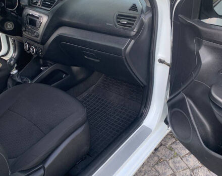 Белый Киа Рио, объемом двигателя 1.4 л и пробегом 175 тыс. км за 6999 $, фото 3 на Automoto.ua