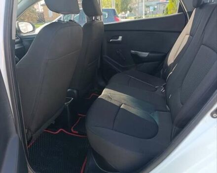 Білий Кіа Ріо, об'ємом двигуна 1.4 л та пробігом 203 тис. км за 6000 $, фото 1 на Automoto.ua