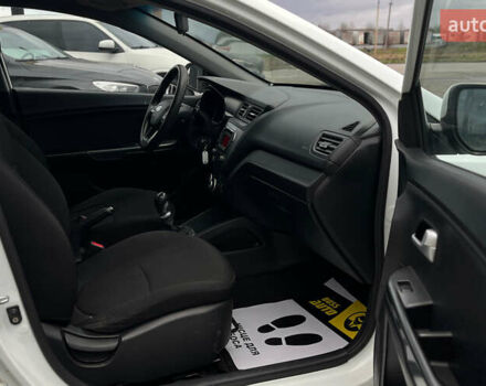 Белый Киа Рио, объемом двигателя 1.4 л и пробегом 200 тыс. км за 6900 $, фото 13 на Automoto.ua