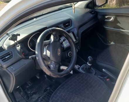 Белый Киа Рио, объемом двигателя 1.4 л и пробегом 277 тыс. км за 6020 $, фото 7 на Automoto.ua