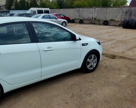 Белый Киа Рио, объемом двигателя 1.4 л и пробегом 206 тыс. км за 5500 $, фото 3 на Automoto.ua