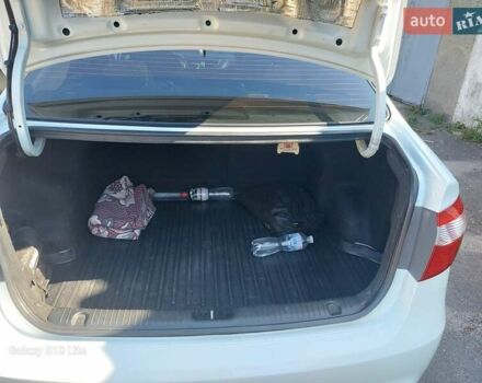 Білий Кіа Ріо, об'ємом двигуна 1.4 л та пробігом 69 тис. км за 8999 $, фото 15 на Automoto.ua