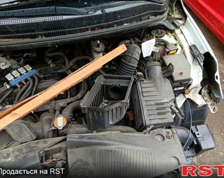 Білий Кіа Ріо, об'ємом двигуна 1.4 л та пробігом 289 тис. км за 3400 $, фото 4 на Automoto.ua