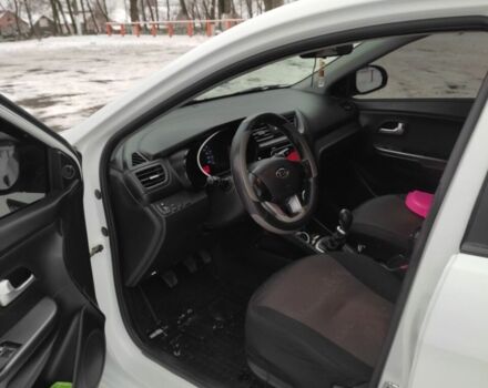 Белый Киа Рио, объемом двигателя 1.4 л и пробегом 98 тыс. км за 8600 $, фото 6 на Automoto.ua