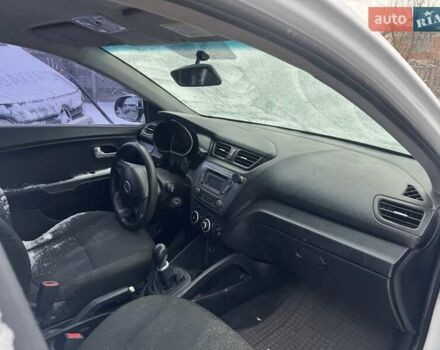 Белый Киа Рио, объемом двигателя 1.4 л и пробегом 175 тыс. км за 2800 $, фото 4 на Automoto.ua