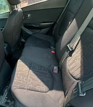 Білий Кіа Ріо, об'ємом двигуна 1.59 л та пробігом 221 тис. км за 6000 $, фото 12 на Automoto.ua