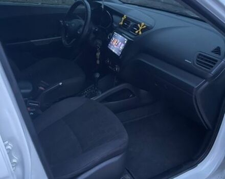 Білий Кіа Ріо, об'ємом двигуна 1.6 л та пробігом 163 тис. км за 5999 $, фото 17 на Automoto.ua