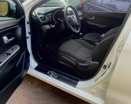 Белый Киа Рио, объемом двигателя 1.4 л и пробегом 290 тыс. км за 6300 $, фото 9 на Automoto.ua