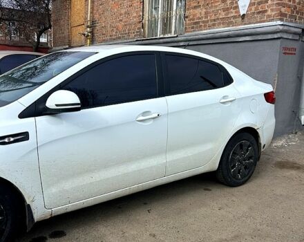Белый Киа Рио, объемом двигателя 1.4 л и пробегом 256 тыс. км за 5200 $, фото 4 на Automoto.ua