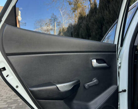 Белый Киа Рио, объемом двигателя 1.4 л и пробегом 143 тыс. км за 6500 $, фото 28 на Automoto.ua