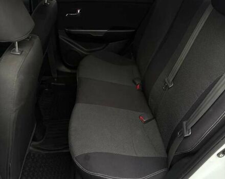 Білий Кіа Ріо, об'ємом двигуна 1.6 л та пробігом 91 тис. км за 8600 $, фото 21 на Automoto.ua