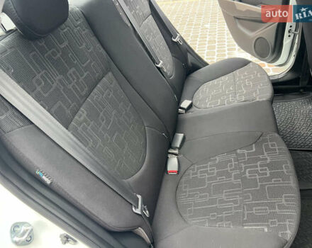 Белый Киа Рио, объемом двигателя 1.6 л и пробегом 42 тыс. км за 9600 $, фото 52 на Automoto.ua