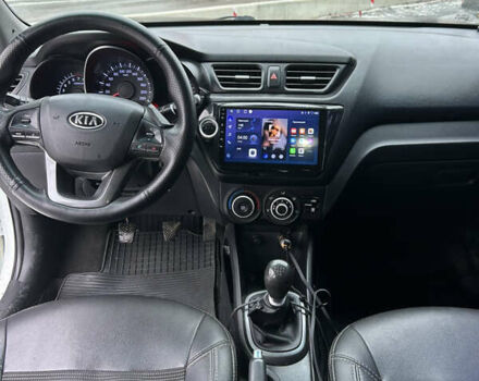 Белый Киа Рио, объемом двигателя 1.4 л и пробегом 315 тыс. км за 5300 $, фото 7 на Automoto.ua