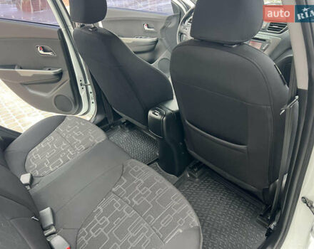 Белый Киа Рио, объемом двигателя 1.6 л и пробегом 42 тыс. км за 9600 $, фото 50 на Automoto.ua