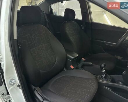 Белый Киа Рио, объемом двигателя 1.59 л и пробегом 112 тыс. км за 8700 $, фото 3 на Automoto.ua