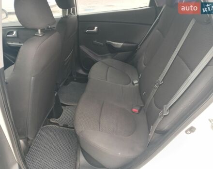 Білий Кіа Ріо, об'ємом двигуна 1.4 л та пробігом 230 тис. км за 5300 $, фото 14 на Automoto.ua