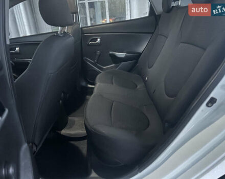 Белый Киа Рио, объемом двигателя 1.4 л и пробегом 150 тыс. км за 6499 $, фото 14 на Automoto.ua