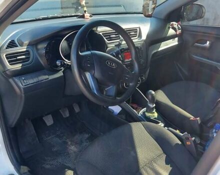 Білий Кіа Ріо, об'ємом двигуна 1.4 л та пробігом 69 тис. км за 8999 $, фото 9 на Automoto.ua