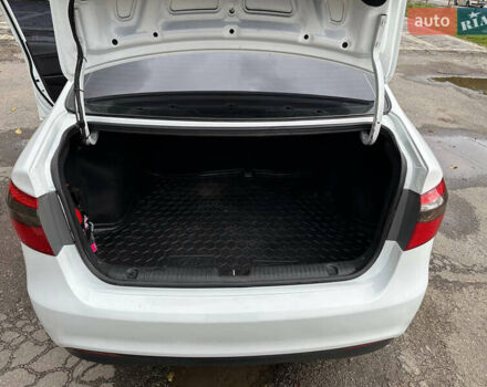 Белый Киа Рио, объемом двигателя 1.59 л и пробегом 149 тыс. км за 7800 $, фото 6 на Automoto.ua