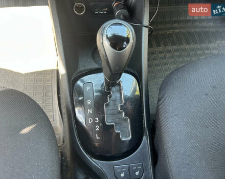 Белый Киа Рио, объемом двигателя 1.59 л и пробегом 258 тыс. км за 7999 $, фото 10 на Automoto.ua
