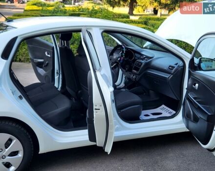 Белый Киа Рио, объемом двигателя 1.4 л и пробегом 143 тыс. км за 9350 $, фото 40 на Automoto.ua
