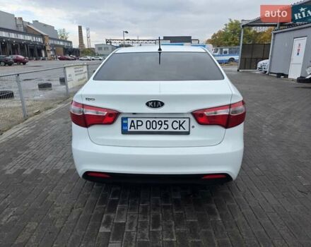 Белый Киа Рио, объемом двигателя 1.4 л и пробегом 288 тыс. км за 7500 $, фото 8 на Automoto.ua
