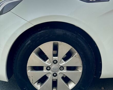 Білий Кіа Ріо, об'ємом двигуна 1.6 л та пробігом 149 тис. км за 8000 $, фото 7 на Automoto.ua