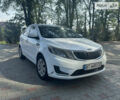 Белый Киа Рио, объемом двигателя 1.4 л и пробегом 300 тыс. км за 5300 $, фото 1 на Automoto.ua