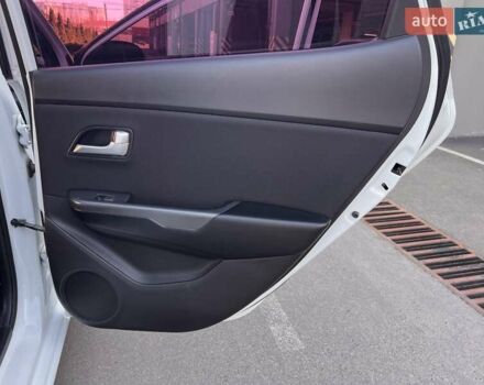 Білий Кіа Ріо, об'ємом двигуна 1.59 л та пробігом 48 тис. км за 10200 $, фото 21 на Automoto.ua