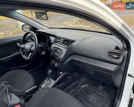 Кіа Ріо 2012 у Никополе на Automoto.ua Білий Кіа Ріо, об'ємом двигуна 1.4 л та пробігом 168 тис. км за 7500 $, фото 16 на Automoto.ua