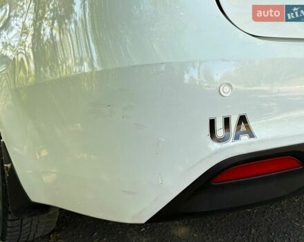 Белый Киа Рио, объемом двигателя 1.4 л и пробегом 131 тыс. км за 8999 $, фото 7 на Automoto.ua