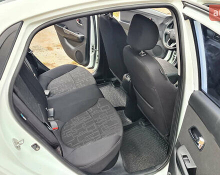 Белый Киа Рио, объемом двигателя 1.59 л и пробегом 159 тыс. км за 8800 $, фото 14 на Automoto.ua