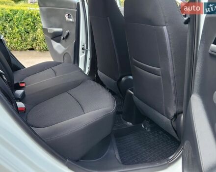 Белый Киа Рио, объемом двигателя 1.4 л и пробегом 143 тыс. км за 9350 $, фото 27 на Automoto.ua