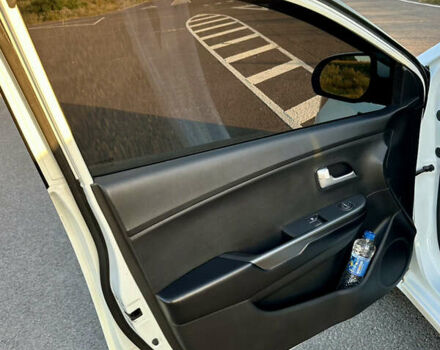 Білий Кіа Ріо, об'ємом двигуна 1.4 л та пробігом 142 тис. км за 6200 $, фото 24 на Automoto.ua