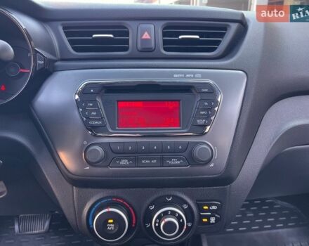 Білий Кіа Ріо, об'ємом двигуна 1.6 л та пробігом 48 тис. км за 10200 $, фото 13 на Automoto.ua