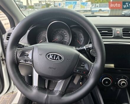Белый Киа Рио, объемом двигателя 1.4 л и пробегом 288 тыс. км за 6500 $, фото 21 на Automoto.ua