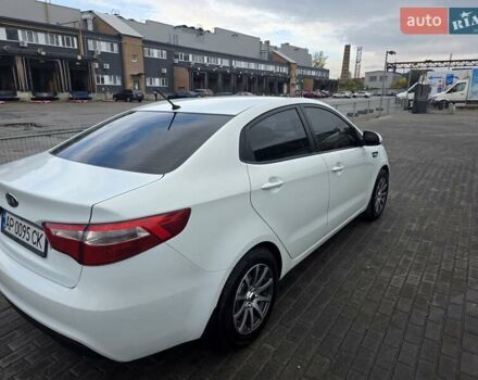 Белый Киа Рио, объемом двигателя 1.4 л и пробегом 288 тыс. км за 7500 $, фото 7 на Automoto.ua