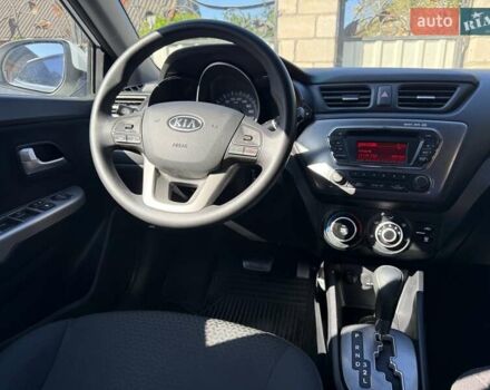 Білий Кіа Ріо, об'ємом двигуна 1.6 л та пробігом 82 тис. км за 9600 $, фото 54 на Automoto.ua