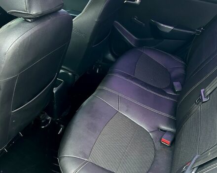 Белый Киа Рио, объемом двигателя 1.4 л и пробегом 256 тыс. км за 5200 $, фото 7 на Automoto.ua