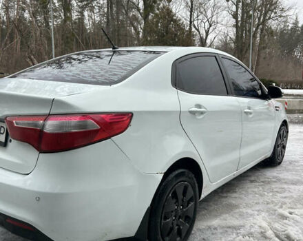 Белый Киа Рио, объемом двигателя 1.4 л и пробегом 315 тыс. км за 5300 $, фото 3 на Automoto.ua