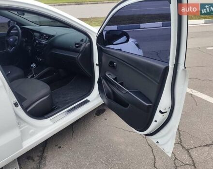 Белый Киа Рио, объемом двигателя 1.6 л и пробегом 150 тыс. км за 7500 $, фото 19 на Automoto.ua