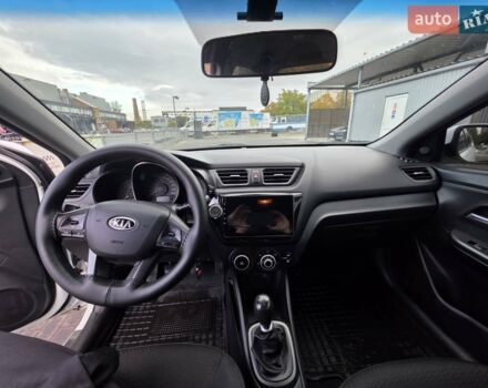Белый Киа Рио, объемом двигателя 1.4 л и пробегом 288 тыс. км за 6500 $, фото 20 на Automoto.ua