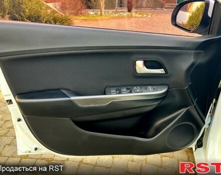 Белый Киа Рио, объемом двигателя 1.6 л и пробегом 43 тыс. км за 10200 $, фото 3 на Automoto.ua